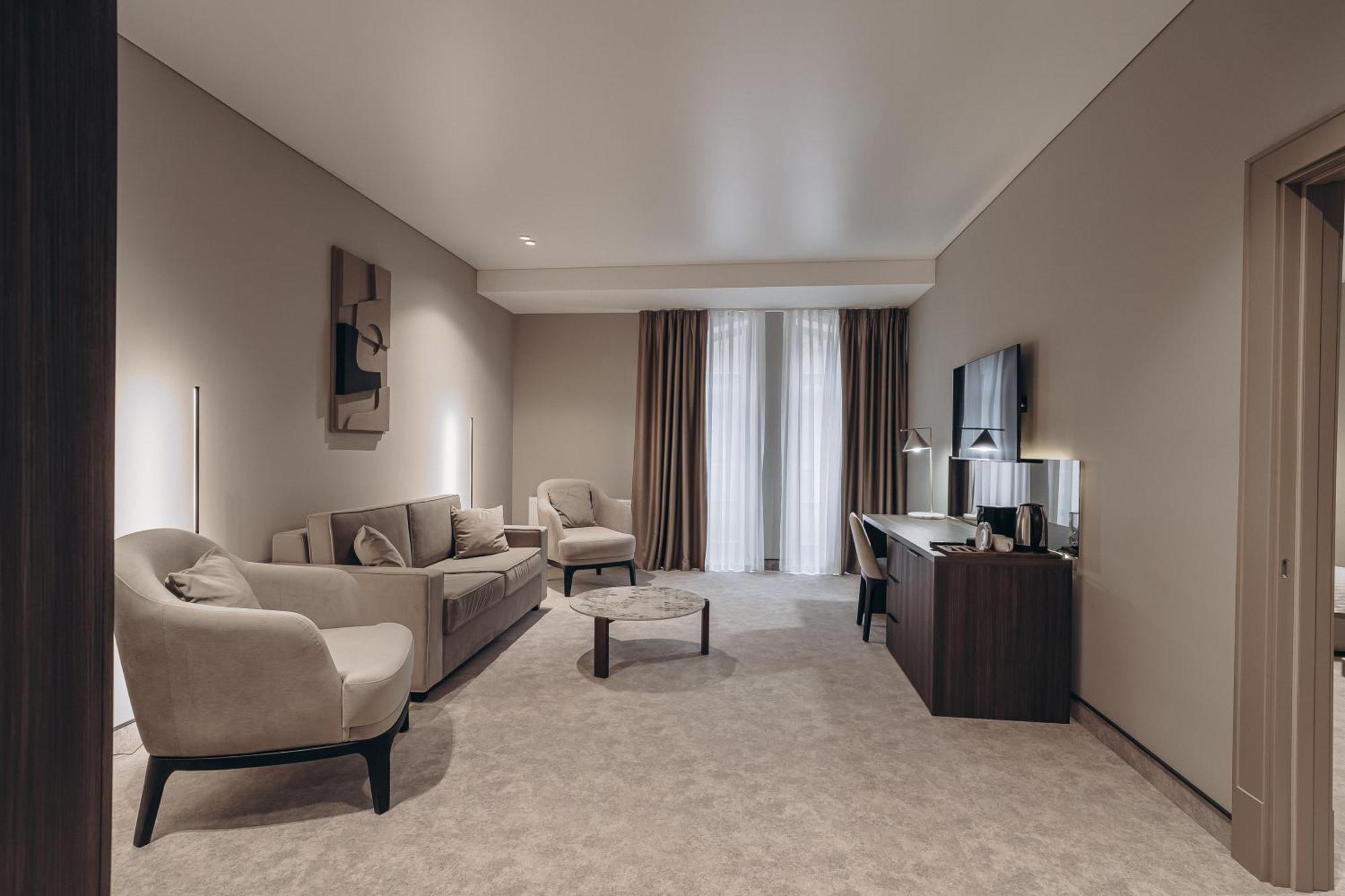 Park Hotel Bristol ウージュホロド エクステリア 写真