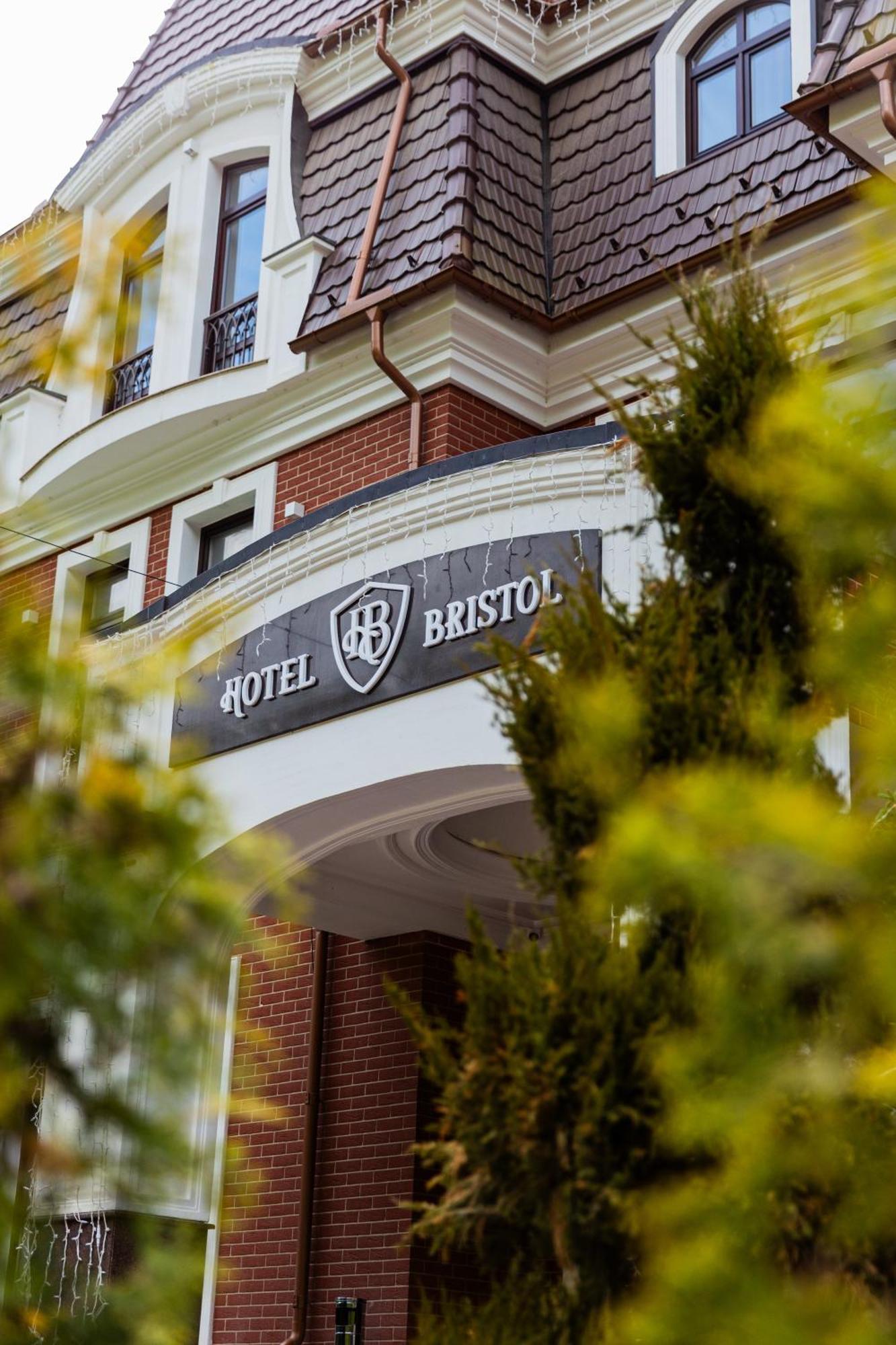 Park Hotel Bristol ウージュホロド エクステリア 写真