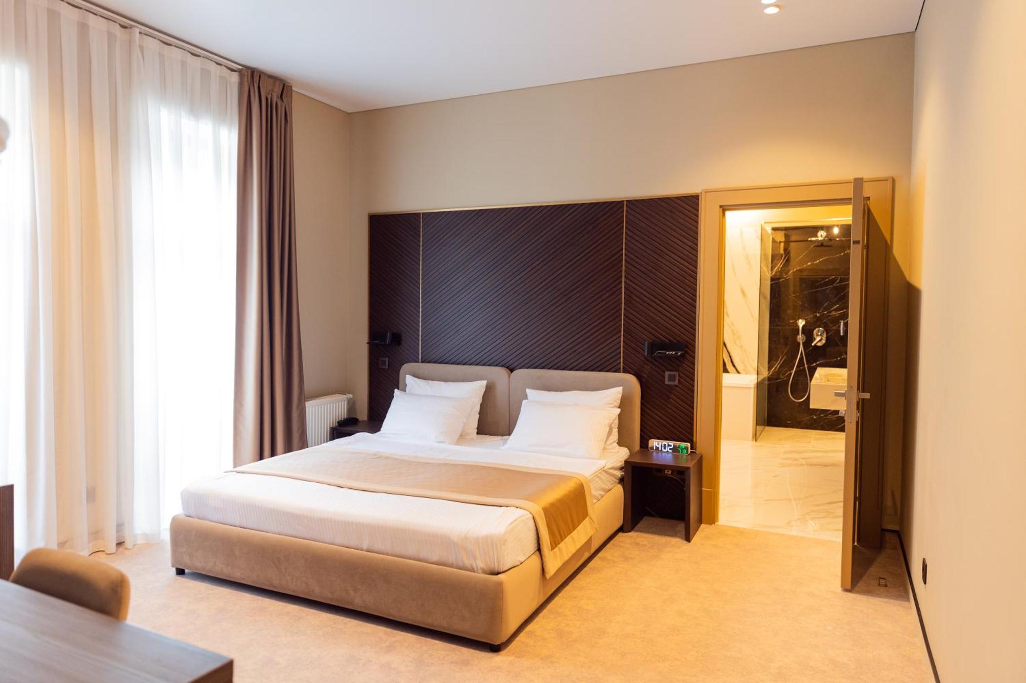 Park Hotel Bristol ウージュホロド エクステリア 写真