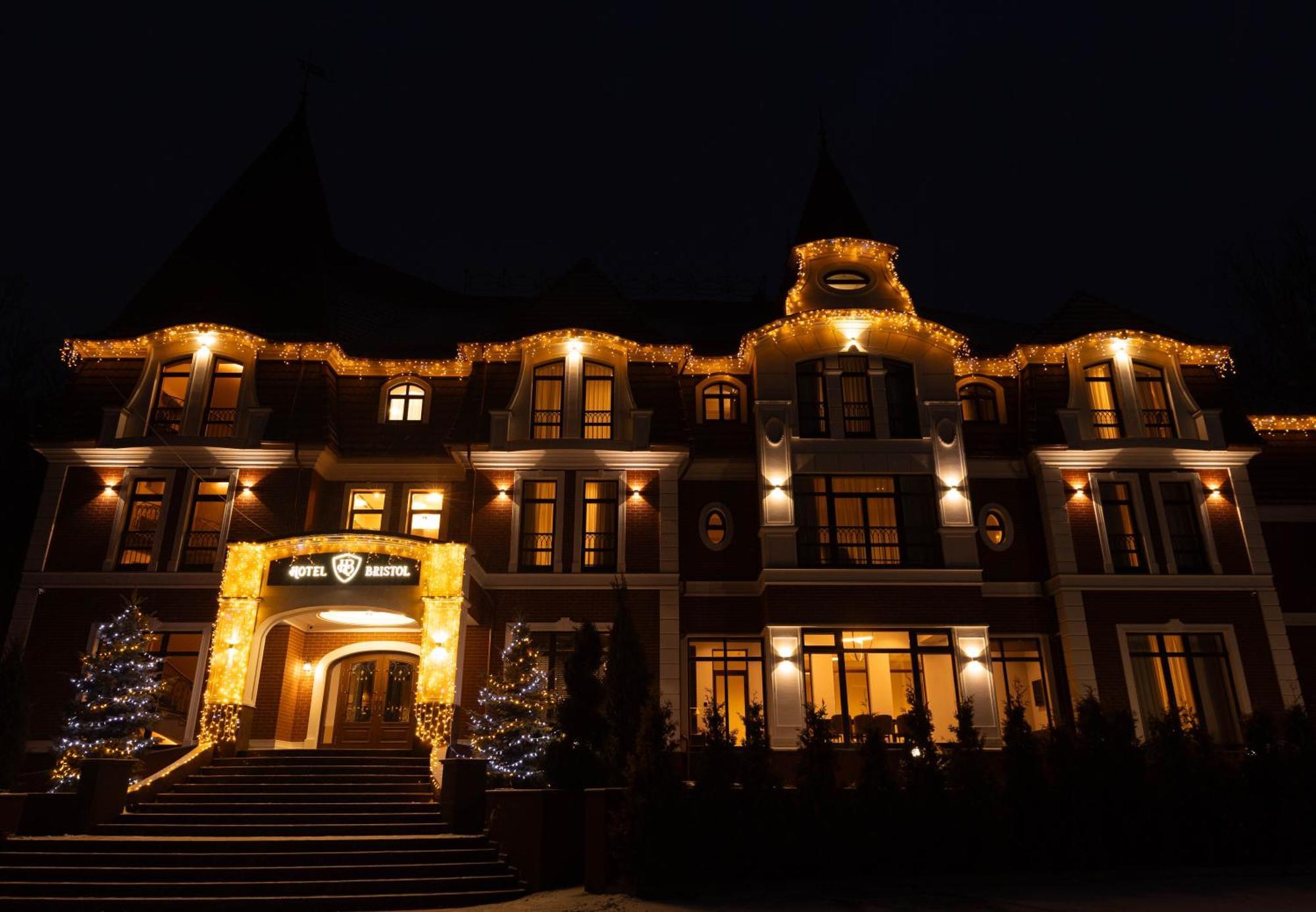 Park Hotel Bristol ウージュホロド エクステリア 写真